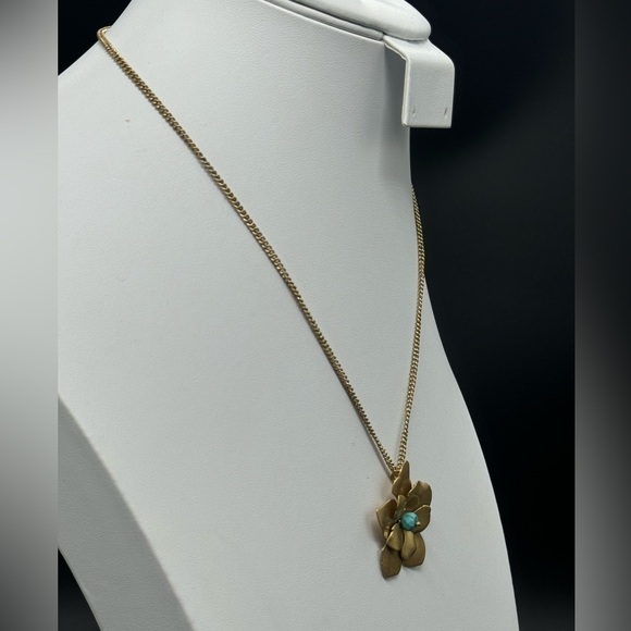 Vintage Joan Rivers Classic Collection Antique Gold Tone Flower Pendant Necklace - Picture 3 of 8